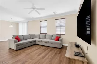 Photo #6: 2585000 Listing