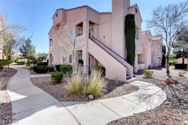 MLS: 2585023 Condo For Sale