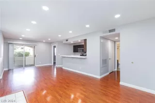 Photo #2: 2585032 Listing 