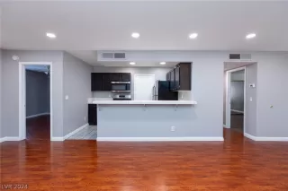 Photo #4: 2585032 Listing 