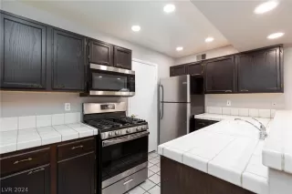 Photo #5: 2585032 Listing 