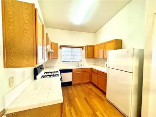 Photo #5: 2585047 Listing 