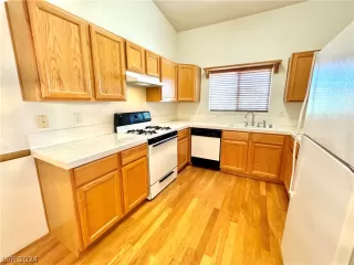 Photo #6: 2585047 Listing 