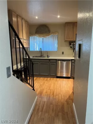 Photo #1: 2585053 Listing