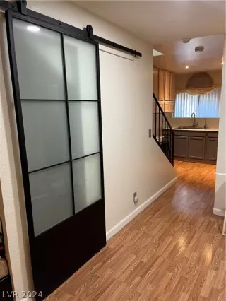 Photo #2: 2585053 Listing