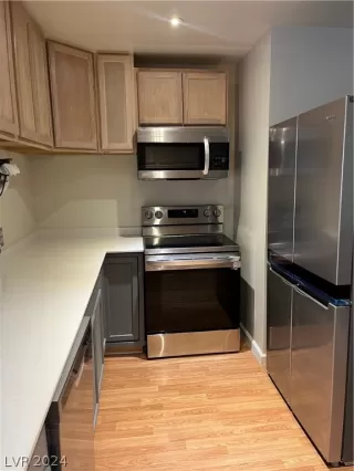 Photo #5: 2585053 Listing