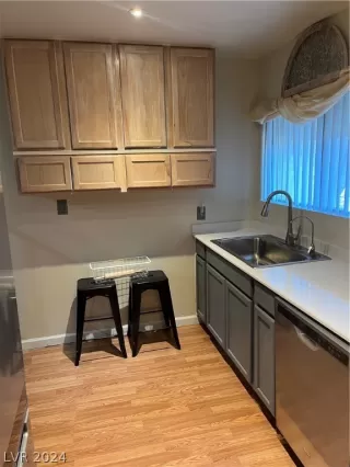 Photo #6: 2585053 Listing