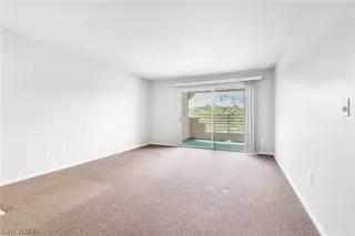 Photo #2: 2585057 Listing