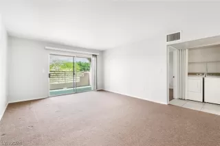 Photo #3: 2585057 Listing