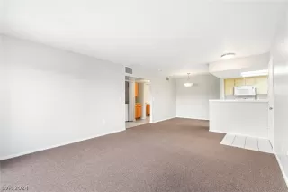 Photo #4: 2585057 Listing