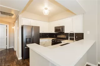 Photo #1: 2585069 Listing 