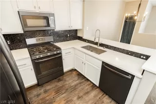 Photo #3: 2585069 Listing 