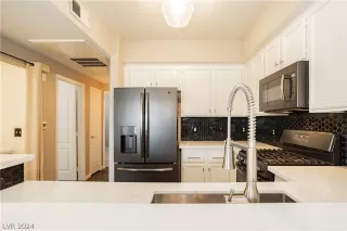 Photo #4: 2585069 Listing 