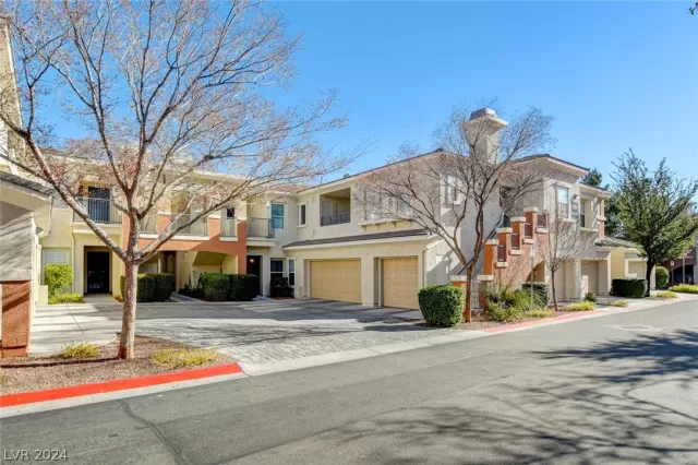 MLS: 2585074 Condo For Sale
