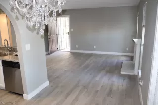 Photo #3: 2585091 Listing