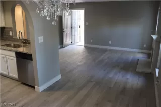 Photo #4: 2585091 Listing