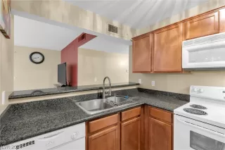 Photo #1: 2585119 Listing