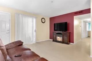 Photo #4: 2585119 Listing