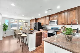 Photo #1: 2585132 Listing