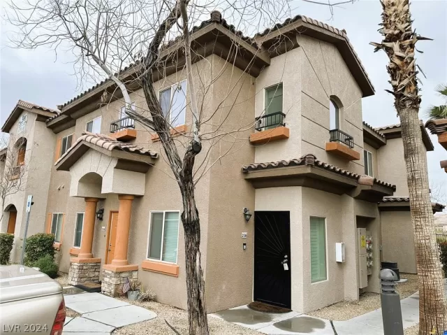 MLS: 2585151 Condo For Sale