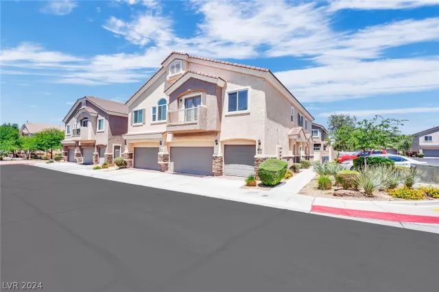 MLS: 2585161 Condo For Sale