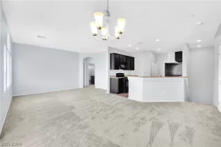 Photo #4: 2585161 Listing