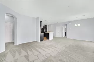 Photo #5: 2585161 Listing