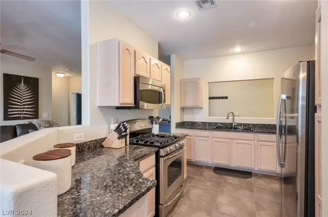 MLS: 2585167 Condo For Sale