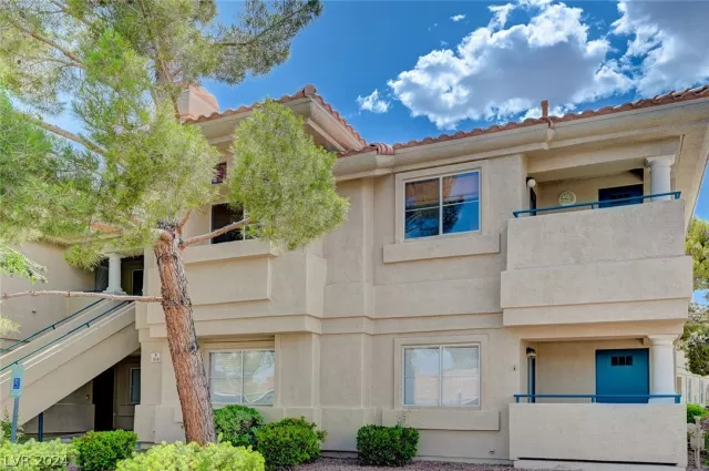 MLS: 2585177 Condo For Sale