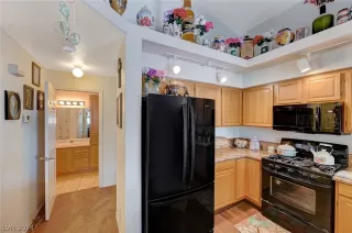 Photo #6: 2585177 Listing