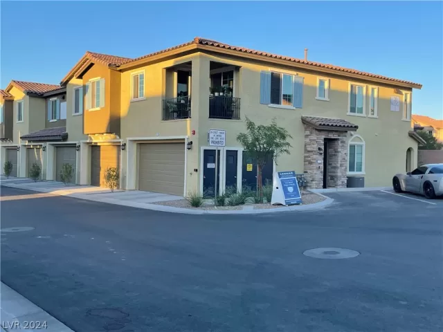 MLS: 2585189 Condo For Sale