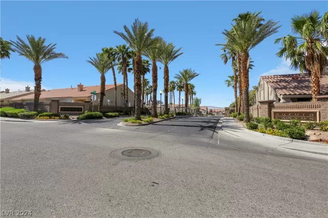 MLS: 2585191 Condo For Sale