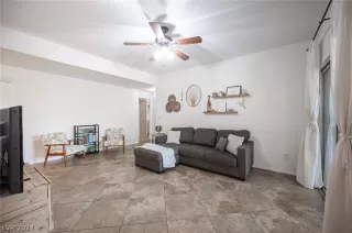 Photo #4: 2585196 Listing