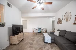 Photo #5: 2585196 Listing