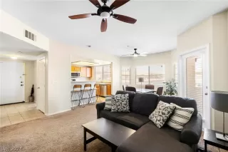 Photo #5: 2585207 Listing