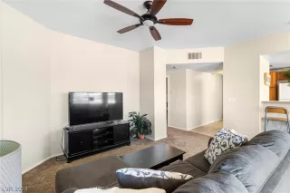 Photo #6: 2585207 Listing