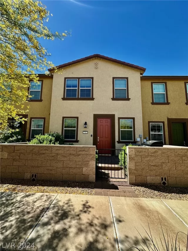 MLS: 2585209 Condo For Sale