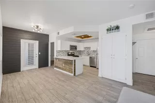 Photo #3: 2585285 Listing