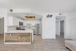 Photo #4: 2585285 Listing