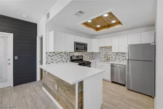 Photo #5: 2585285 Listing