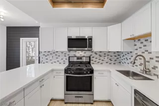 Photo #6: 2585285 Listing