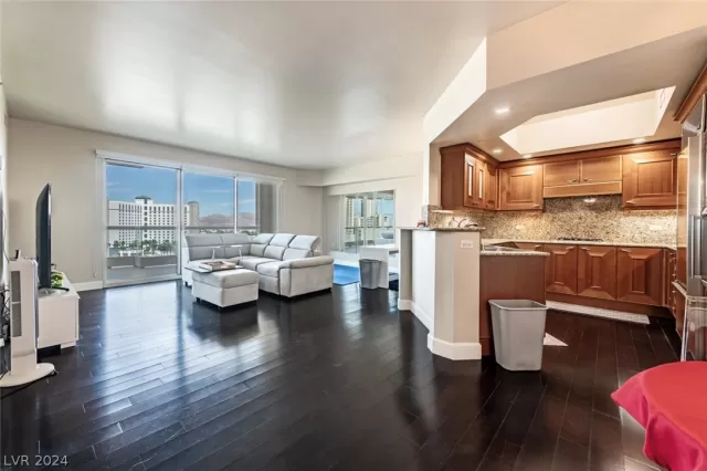 MLS: 2585286 Condo For Sale