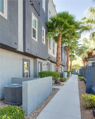 Photo #2: 2585289 Listing 