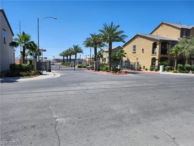 MLS: 2585304 Condo For Sale