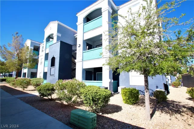 MLS: 2585307 Condo For Sale