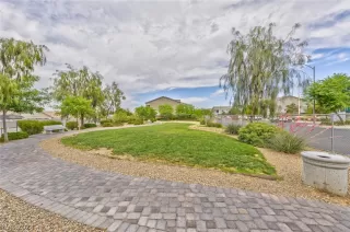 Photo #2: 2585317 Listing