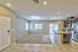 Photo #6: 2585317 Listing