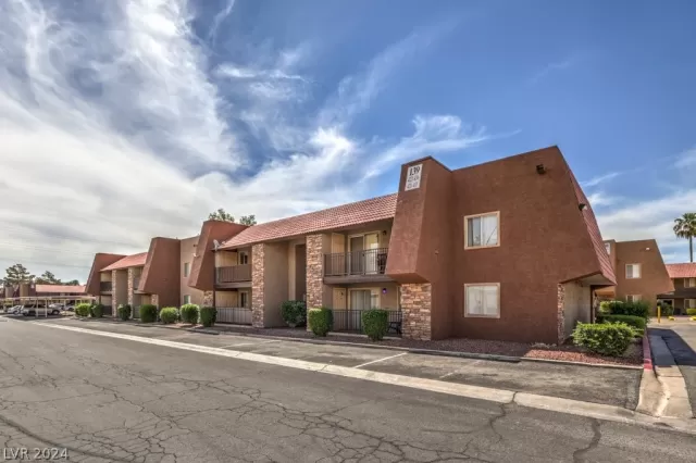 MLS: 2585327 Condo For Sale