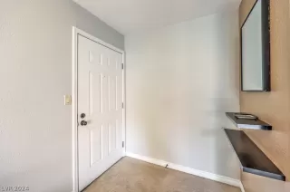 Photo #5: 2585327 Listing