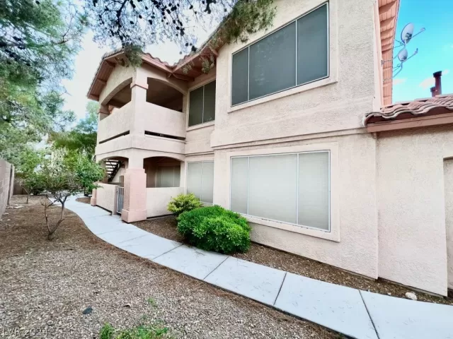 MLS: 2585335 Condo For Sale